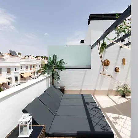 Daire Luxury Townhouse, Infinity Pool & Ocean Views Torremolinos