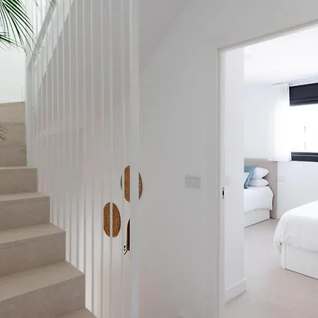Daire Luxury Townhouse, Infinity Pool & Ocean Views Torremolinos