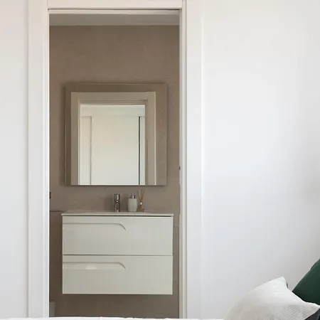 Daire Luxury Townhouse, Infinity Pool & Ocean Views Torremolinos