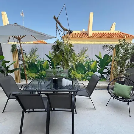 Luxury Townhouse, Infinity Pool & Ocean Views Appartamento *